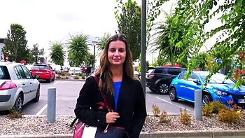 Luna, 31, is constantly in the game! - Jacquie et Michel TV