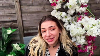 Luna, 30, offers the services of two handsome stallions! - Jacquie et Michel TV