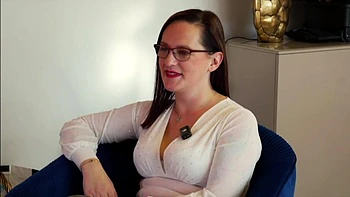 Nina, 35, business manager in Aix-en-Provence (13)! - Jacquie et Michel TV