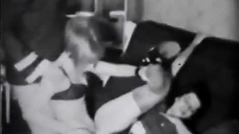 No Sound: Kinky Les Site Seer