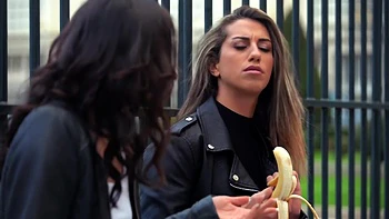 Angy finds in Luna an ideal sensual play partner... - Jacquie et Michel TV