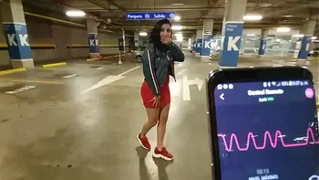 Martinasmith squirting at the Mall parking lot