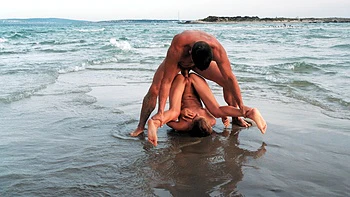 Cayenne Meets up with Her Man along the Tropical Shoreline - Private Porn Sex Videos