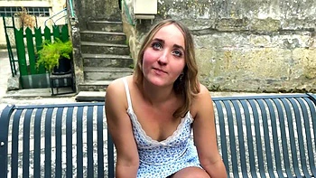 Sya, 33 years old, beautician in Besançon! - Jacquie et Michel TV