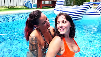 Lady, 41, makes a new friend... - Jacquie et Michel TV