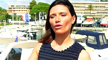 So pretty Mya ... - Jacquie et Michel TV