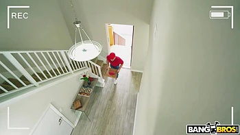 Pizza Guy Caught in 4K