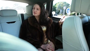 Joss helps out a damsel in distress - Jacquie et Michel TV