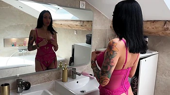 Lila likes a certain literature... - Jacquie et Michel TV