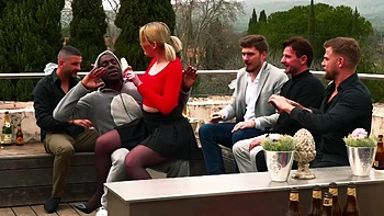 A fantasy tickled the mind of Leila, 23 years old... - Jacquie et Michel TV