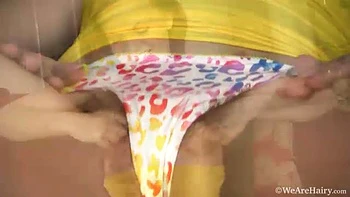 Ariel Heart fingers her hairy box - WeAreHairy