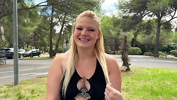 Queen, 20 years old, sublime beginner in X! - Jacquie et Michel TV