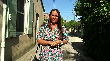 Cataleya, 29 years old, at ease in all circumstances! - Jacquie et Michel TV