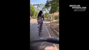 DANDO UMA VOLTA DE BICICLETA PARQUE IBIRAPUERA COM SHORT TODO SOCADO