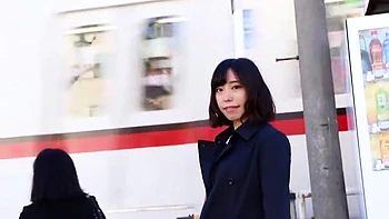 強めの乳首愛撫で感じるスレンダーな人妻がスパンキングで感度アップ