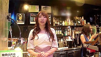 スナックで男のチンポを吟味して酔った勢いでめちゃくちゃハメる
