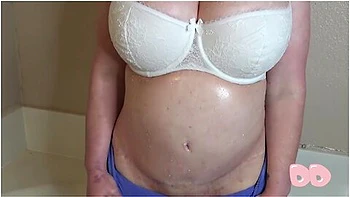 Dennadoll - Massive Shower Hose Chug In Tight Leggings