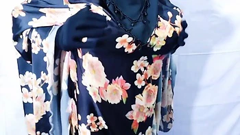 Muslim Hijabi Beautiful Housewife Fucking With Neighbor - With Clear Hindi Audio