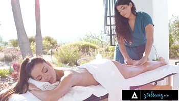 GIRLSWAY - Petite Vanna Bardot Gets Oiled Up By Resort Masseuse Jasmine Sherni - SPANISH SUBTITLES: Porn