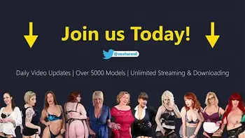 Big Natural Tits Spreads Her Thicc Ass Cheeks