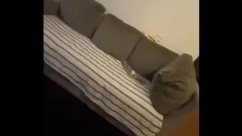 Casada sentando no amigo.