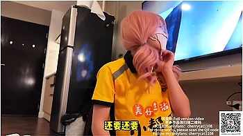 女大学送外卖一天挣5000原来送的外卖是自己下面的鲍鱼马上加微信下次还点她的外卖