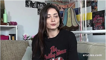 Sexy Brunette Babe Plays With Herself Before Using The Magic Wand