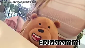 Sem calcinha no aeroporto de Cancun    Video completo no bolivianamimi.tv