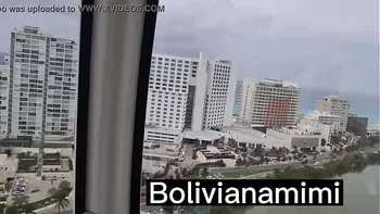 Masturbandome y haciendo squiet en la rueda gigante... los chicos de la cabina de al lado disfrutaron el show  Video completo en bolivianamimi.tv