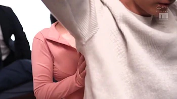 The Always Smiling Suddenly Goes Into Heat In The Middle Of The Night And Screams Her Lewd Moans Break Through The Wall(jav4k.cc)