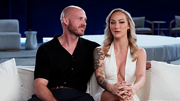 Hollywood Cash’s huge black cock makes the blonde milf moan