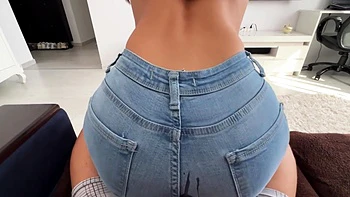 mon joli cul moulée dans mon jean's l excite