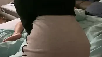 Trio amateur avec 2 chaudes jeunes filles qui se font fourré à tout de role