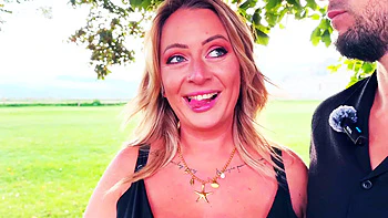 Giulia Piana, 36 years old, from Bandol! - Jacquie et Michel TV