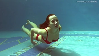 Juicy Russian Babe In The Pool - Lina Mercury