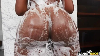 Zaawaadi Got That Booty