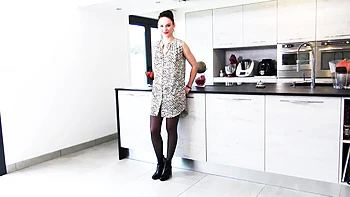 Alice applies herself to the task! - Jacquie et Michel TV