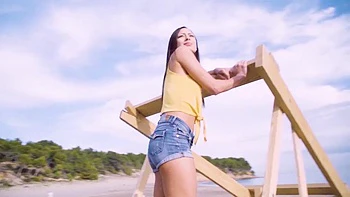 MAMACITAZ - Hardcore Outdoor Sex For Petite Ukrainian Elle Rose: Blowjob, Doggy  Cowgirl Porn