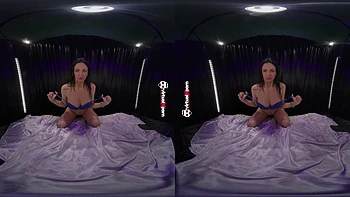 Vitoria Vontese Stretch Her Pussy Hole Extreme