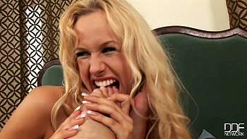 They can't get enough toe