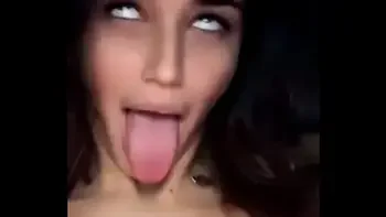 BIG TITS TOPLESS GIRL DOING CUTE FACE ZOOM TIKTIK CHALLENGE