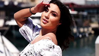 Cataleya, 30 years old, sublime photo model! - Jacquie et Michel TV