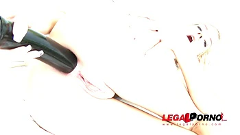 Cute blonde teen slut Monique Woods 3on1 Airtight DP SZ