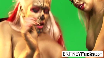 Britney Amber In Gold Painted Lesbian Hotties Get It On