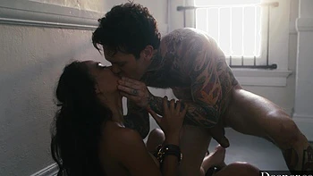 Small Hands fucked Scarlit Scandal hard in rough action