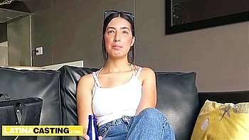 Latinha Gostosa Tomando Leite Da Fonte