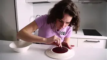 SQUID GAME - Dalgona candy challenge - Darcy Dark