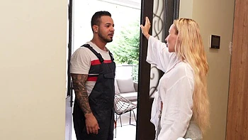 Plumber cleans out my cunt with his donger