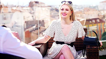 A young secretary, Georgia quickly finds her feet... - Jacquie et Michel TV