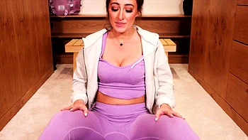 Brunette Gal Is Ready To Drain You Fast